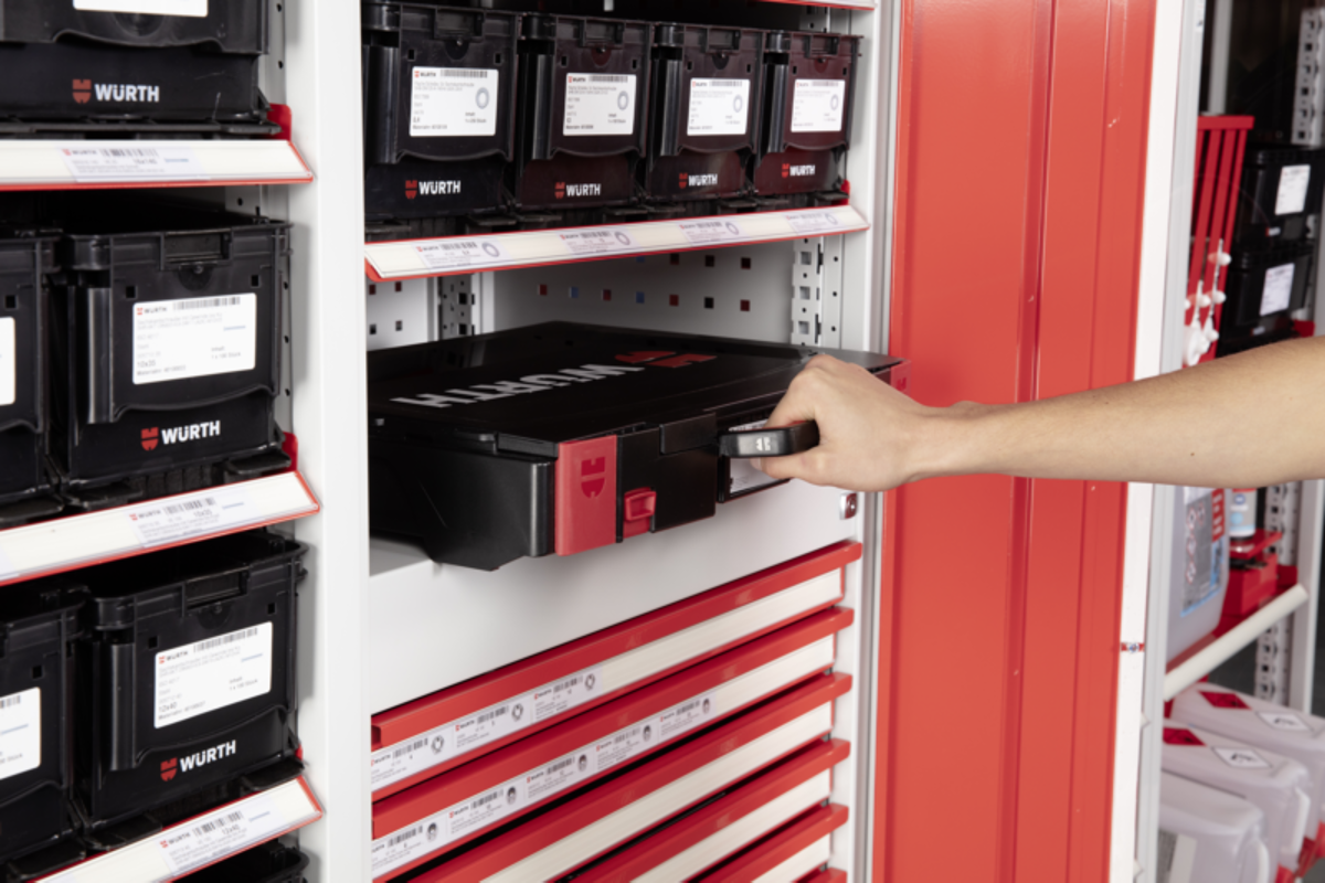 <b>MINDEN A LEGNAGYOBB RENDBEN.</b>